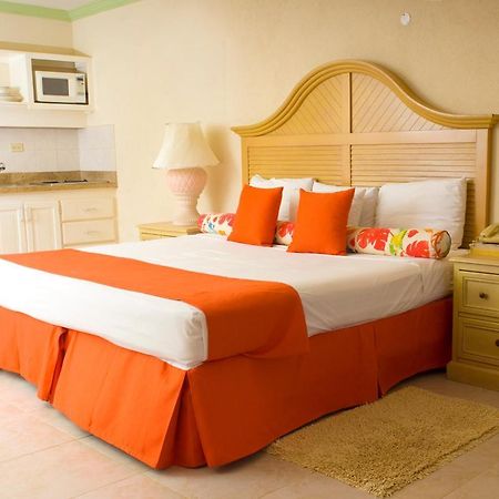 Golden Sands Hotel Крайст-Черч Екстер'єр фото