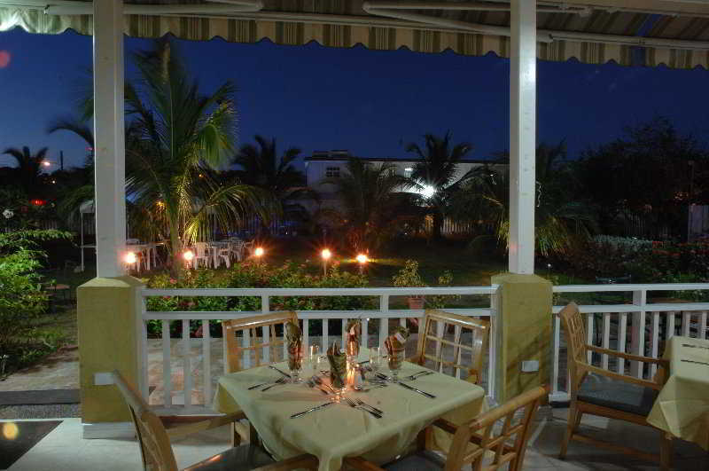 Golden Sands Hotel Крайст-Черч Екстер'єр фото